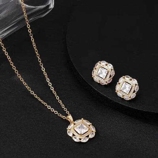 Ensemble collier et boucles d'oreilles carrés plaqués or – Élégant pour un usage quotidien ou en vacances
