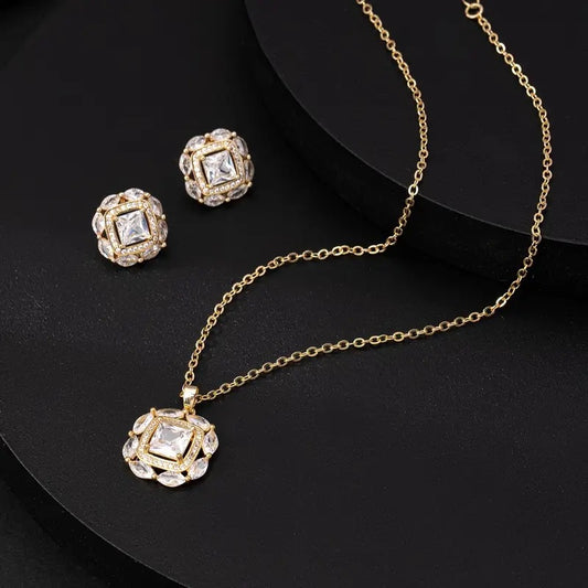 Ensemble collier et boucles d'oreilles carrés plaqués or – Élégant pour un usage quotidien ou en vacances