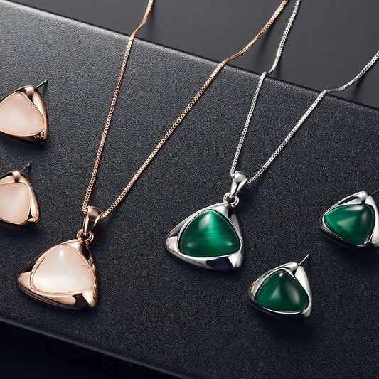Ensemble collier et boucles d'oreilles pendentif triangle – Le cadeau idéal pour toutes les occasions